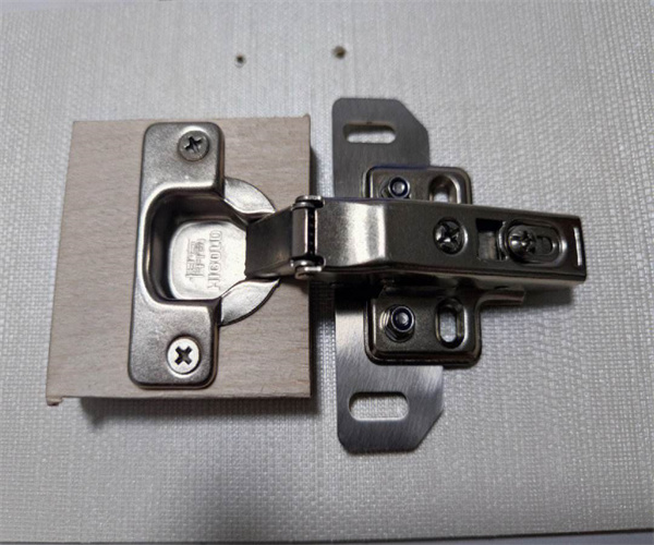 如何辨别铰链质量 铰链化学成分检测