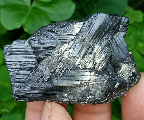 黑钨矿品位鉴定 黑钨矿矿石鉴定单位