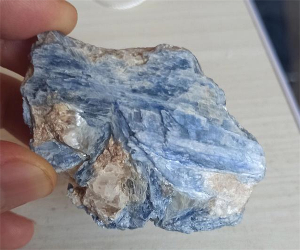 蓝晶石晶体结构分析 蓝晶石放射性检测